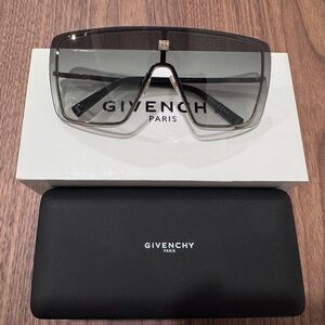 Givenchy GV7167/S Sunglasses